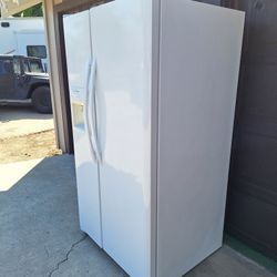Frigidaire Refrigerator 