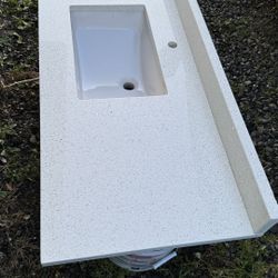 Countertop With Undermounted Rectangular Sink 