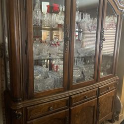  China cabinet Still Very Good Condition Like New