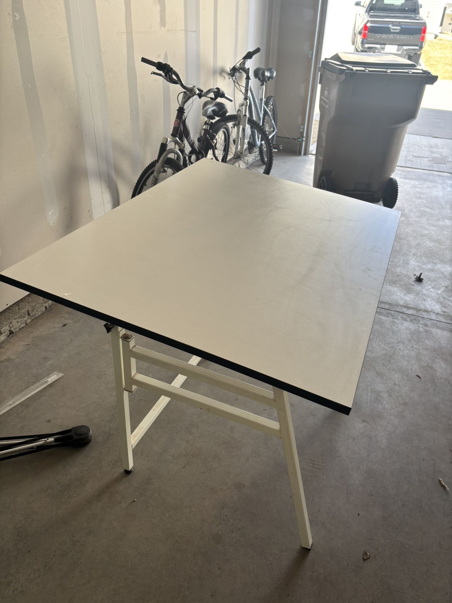 Drawing Or Drafting Table