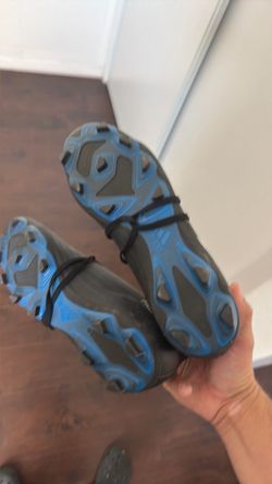 Soccer shoes