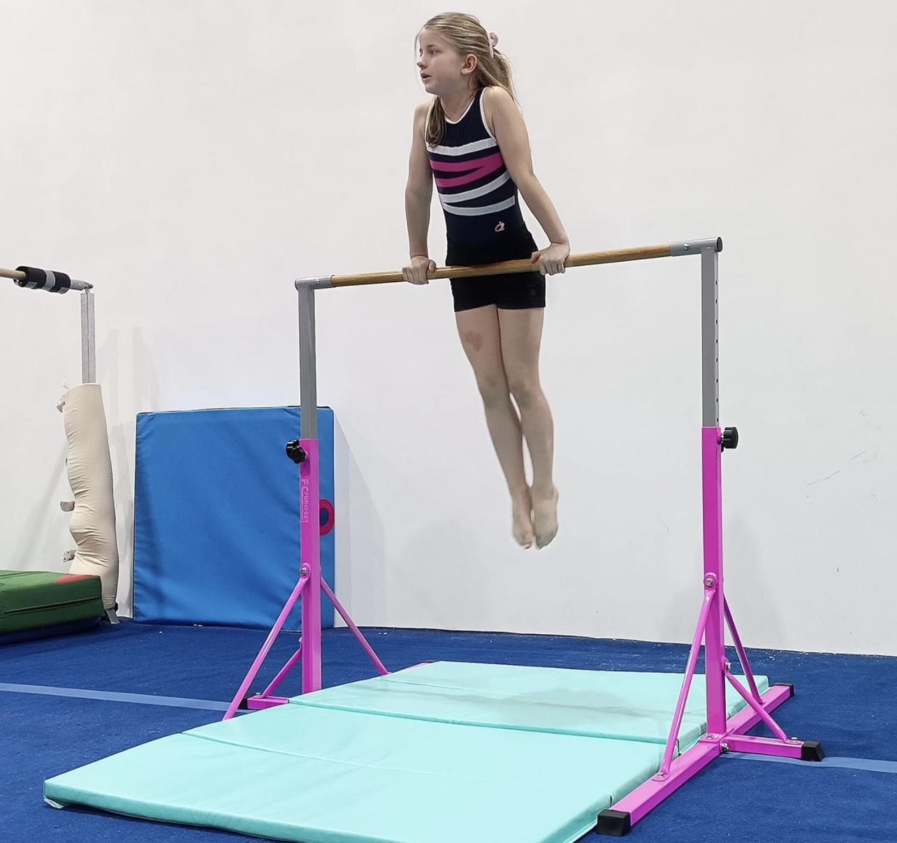 Gymnastic Bar and 2 tumbling mats