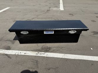 Truck tool box