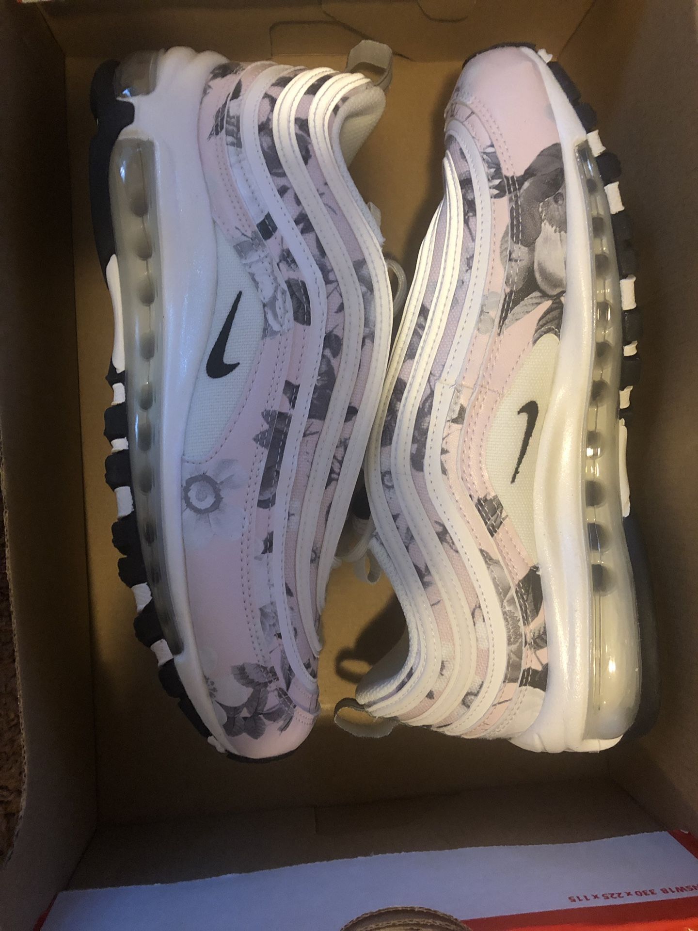 Brand new women’s Nike air max size 7.5 and size 8