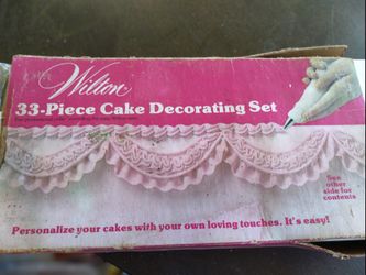 Wilton cake decorating kit.