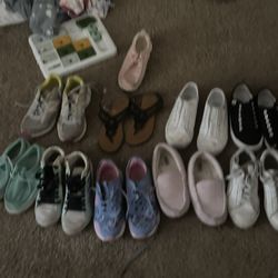 Girls Boots/shoes Size 3/4