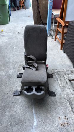 2003 GMC Yukon  enter jump seat