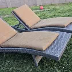 ** 2 Wicker Pool chaise lounge chairs **