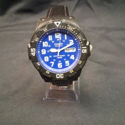 CASIO QUARTZ WR 100M DAY DATE 5125 MRW-200H wrist watch . Made In Japan.