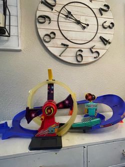 Cars lightning McQueen track