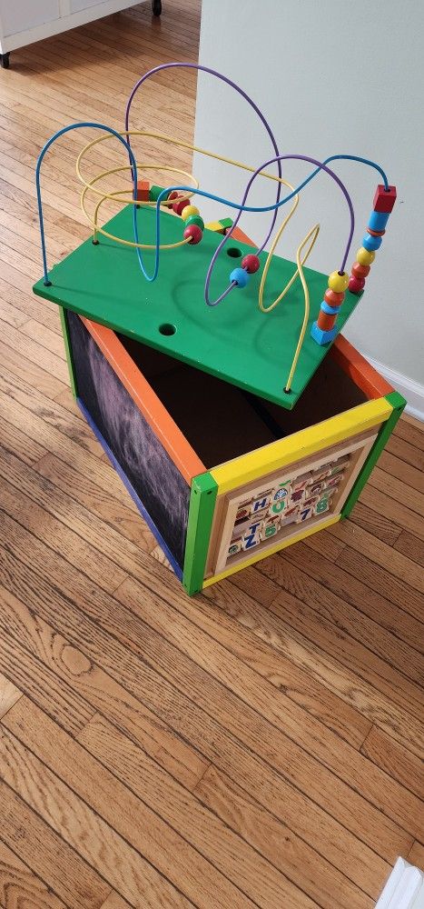 Child's table/chairs/ Toy Box 