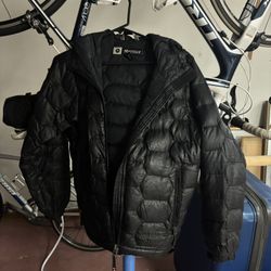 LOW PRICE MOVING- $350 + TAX RETAIL WOMNES MARMOT WATERPROOF PUFFER COAT 