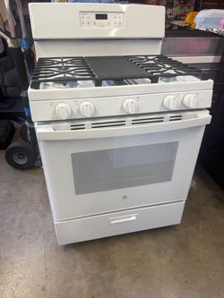 Stove gad range GE 5 burner steam self cleaning 30”