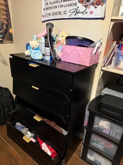 Black 4-Drawer Dresser