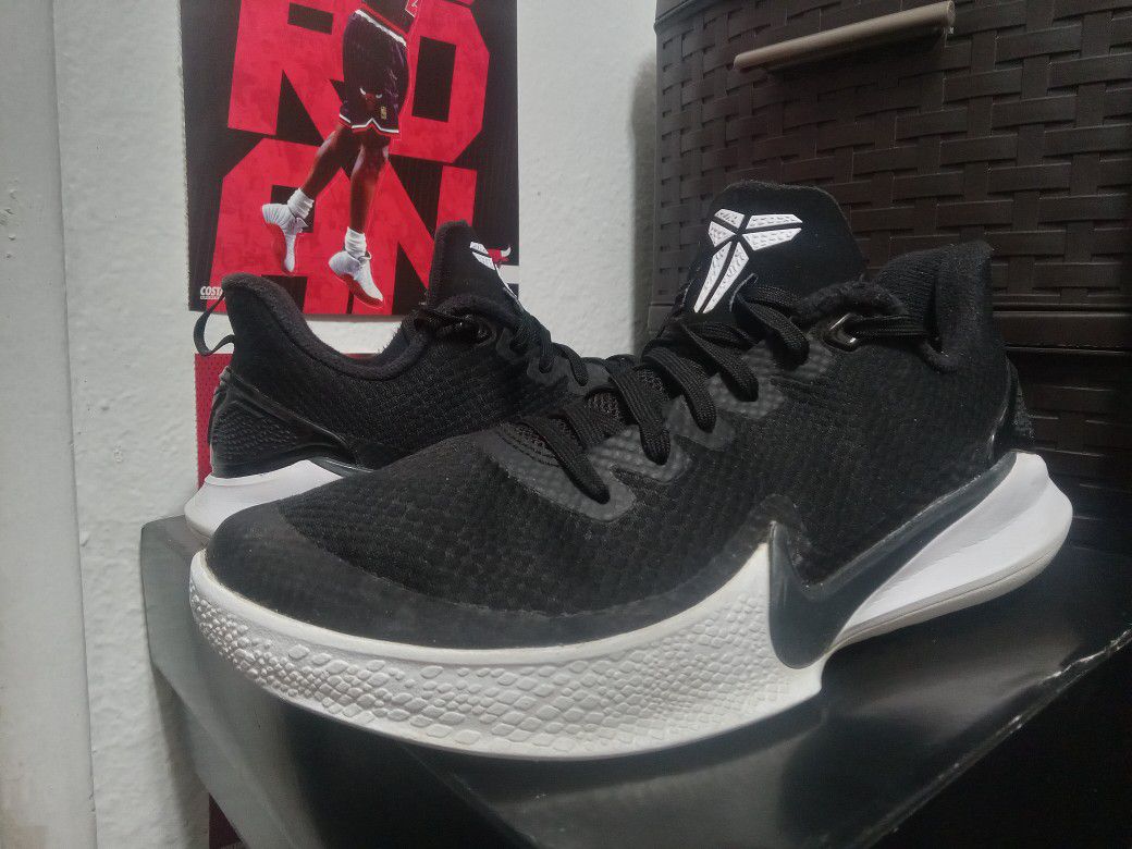 Nike Kobe Bryant Size 9.5 Mens $45