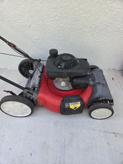 Troy bilt self propelled  mower!! Needs carb clean!!