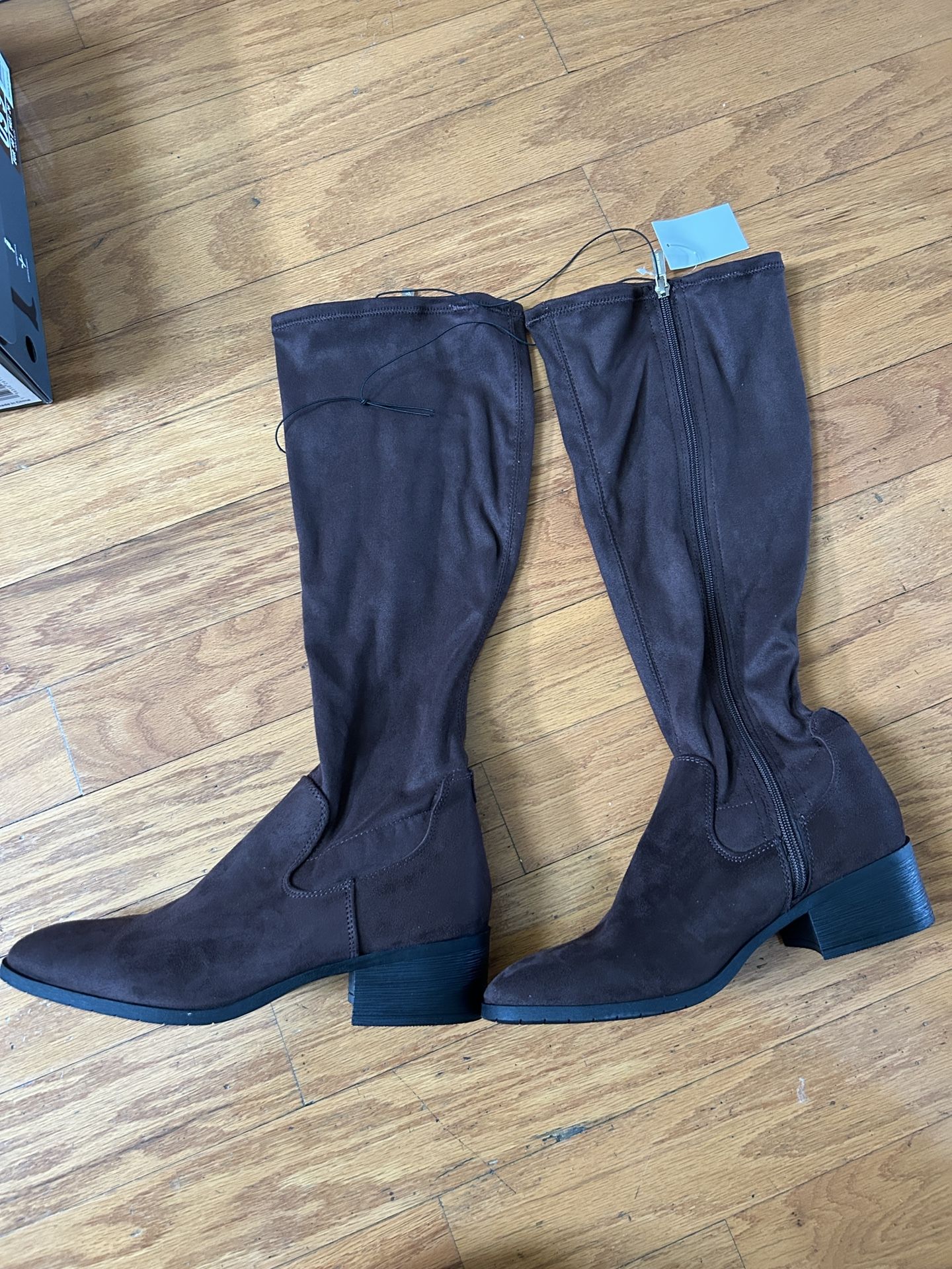 NWT Kenneth Cole women tall boots Size 10