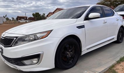 Kia Optima White 4-Door Sedan hybrid