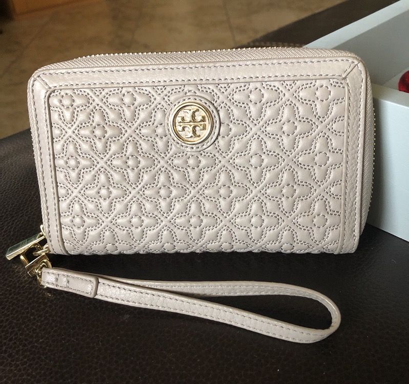 Tory Burch Bryant Wristlet for Sale in Southwest Ranches, FL - OfferUp