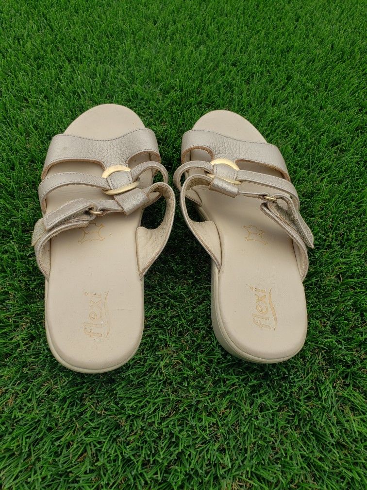 Sandals, Nude Color, Size 8, Used (Great Condition), Sanitized