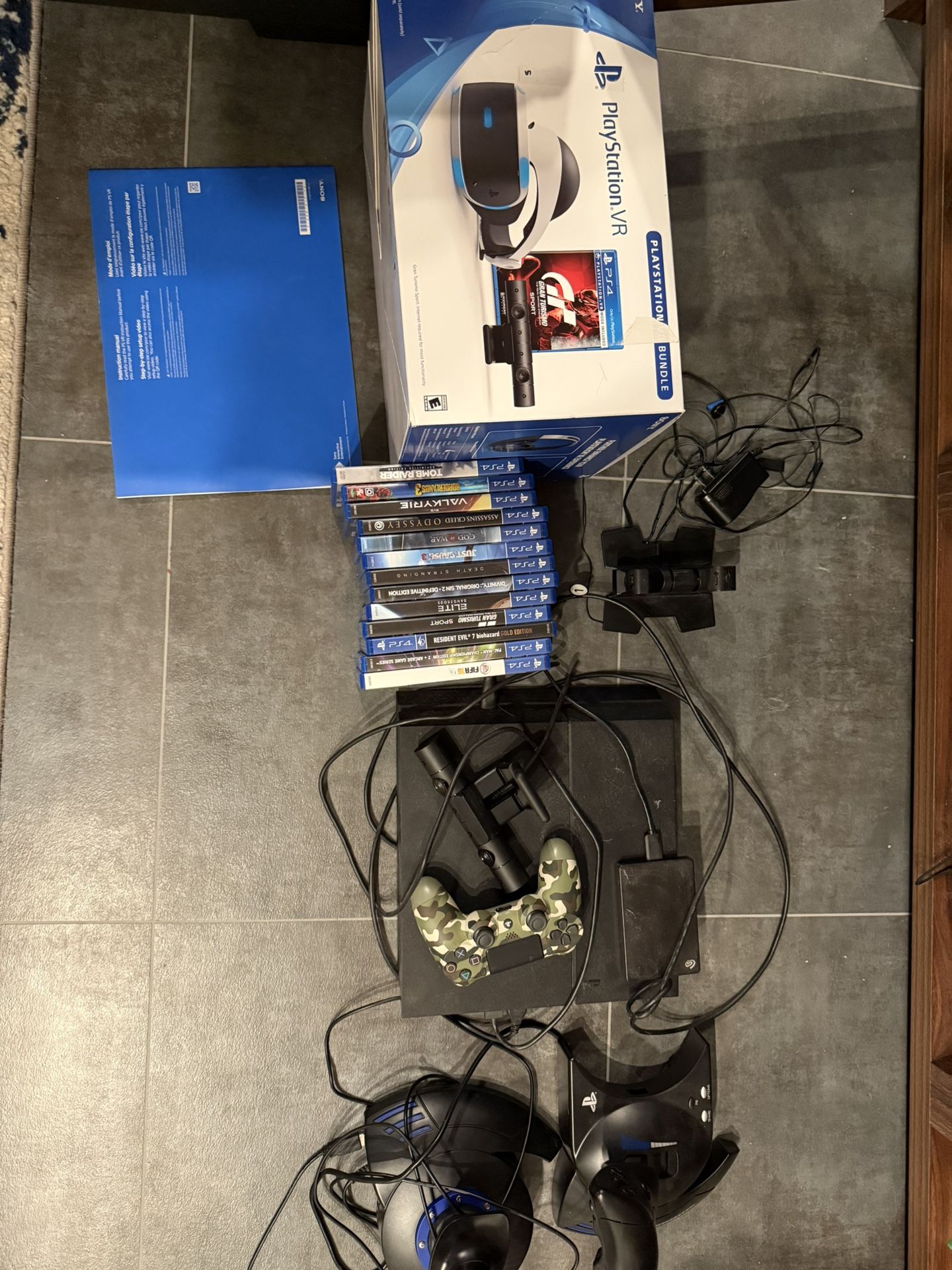 PS4+PSVR+13 Games+ Controllers for 200$