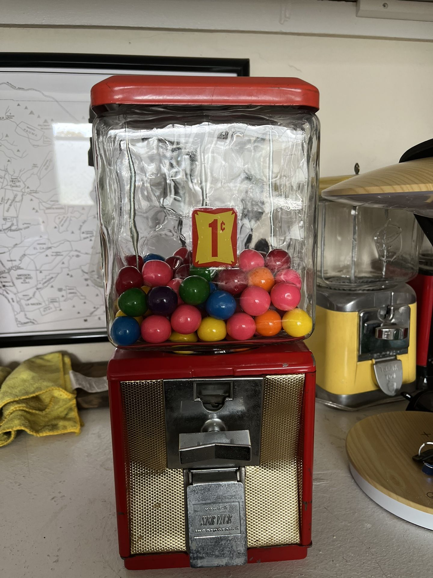 . 1 Cent Vintage gumball machine fully operational