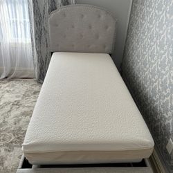 Twin Size Platform Bed With  Mattress 