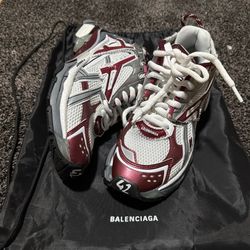 Balenciaga burgundy runner Size 42