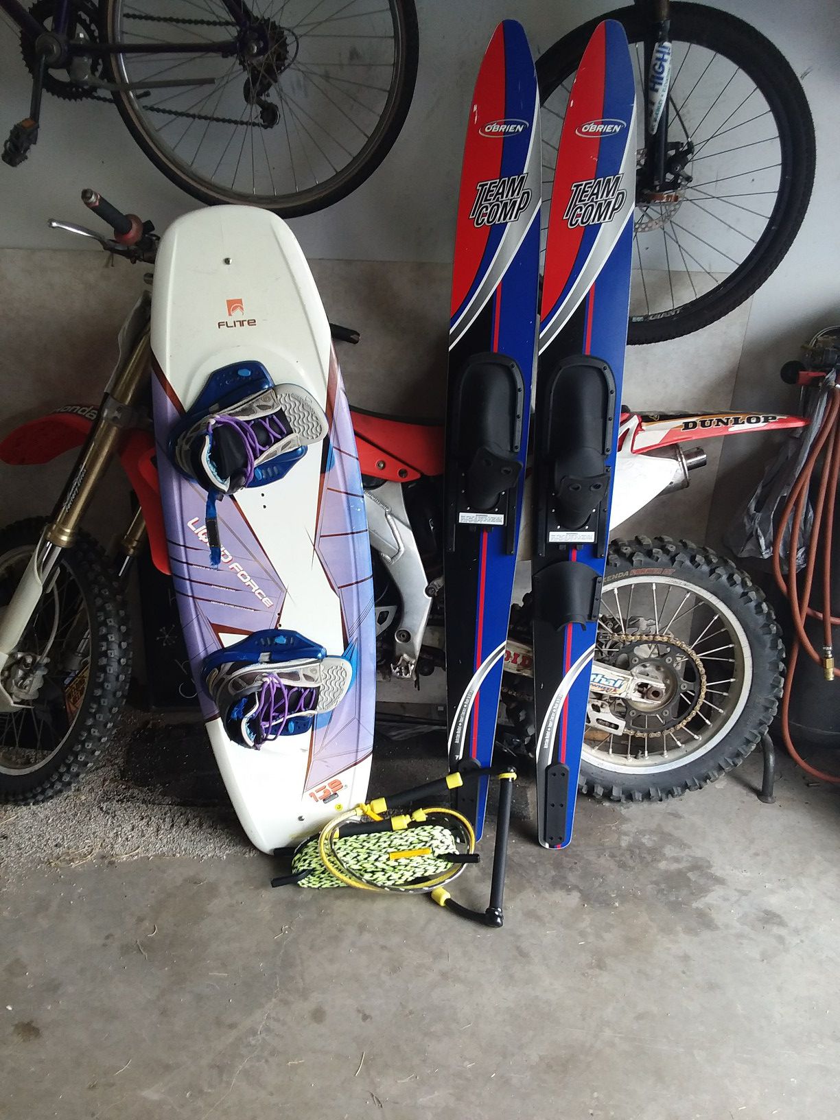 Photo Pair of brand new water skiis, wakeboard, and brand new rope