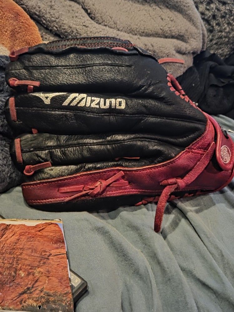 Mizuno Glove
