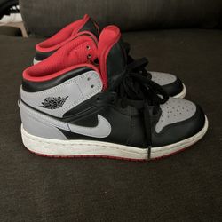 Nike Air Jordan 1 Mid Shoes Youth Size 4.5Y Shadow Bred Sneakers DQ8423-006