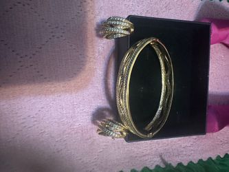 Aretes y brazalete de oro laminado