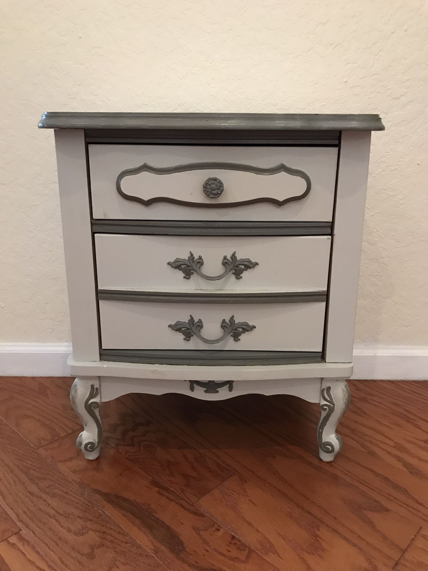 Vintage Sears Bonnet French Provincial Table / Nightstand