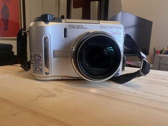 Olympus C-740 Ultra Zoom Digital Camera