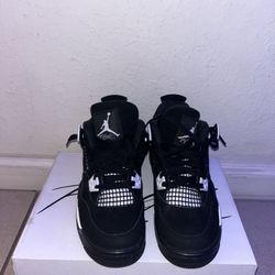 Jordan 4 White Thunders (GS)