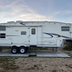 5th Wheeler 2005 Keystone RV