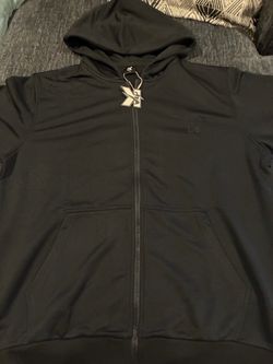 Black K1 men’s full-zip hooded jacket in size XL.