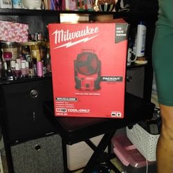 Milwaukee M18 Pack out Wireless Fan And Charger 