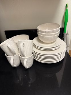 White Ceramic Dinnerware Set