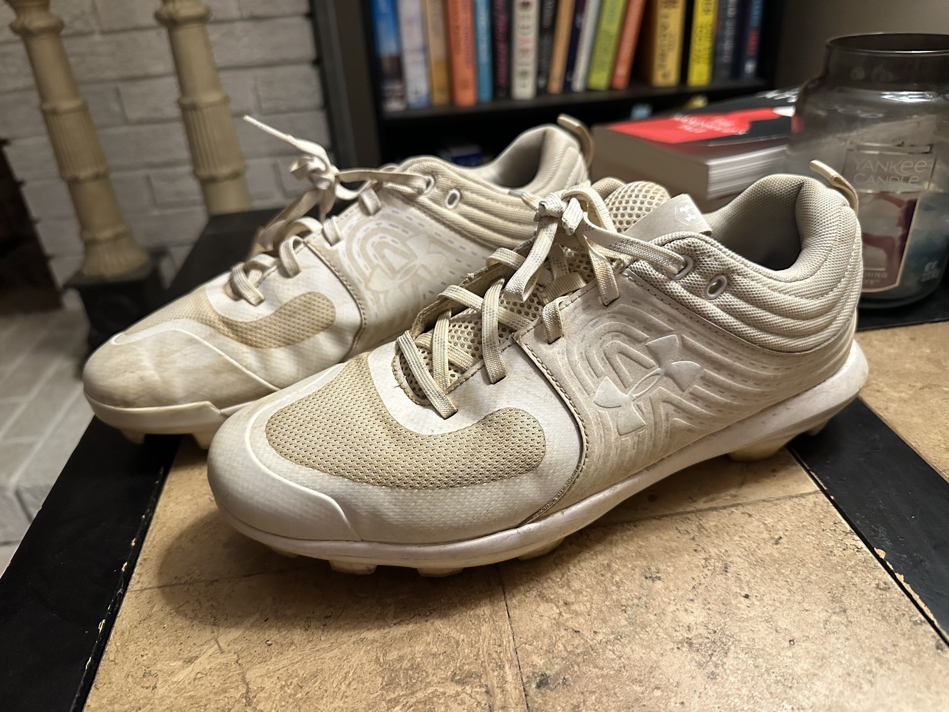 Womens Softball 🥎 Cleats