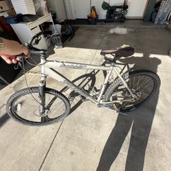 Specialized Men’s Mountain Bike 26 Inches 