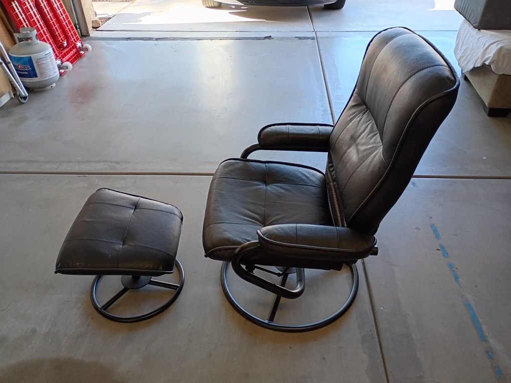 Chair With Foot Stool