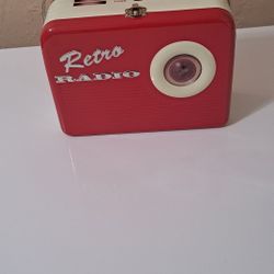 Vintage Retro Radio Lunch Box. 