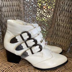 Steve Madden Billey White Leather Belted Ankle Boots