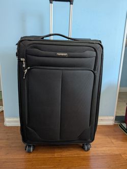 Samsonite  Soft-Sided 29" Lightweight Expandable Element Luggage 2 Front Pockets  Four Spinner Wheel
