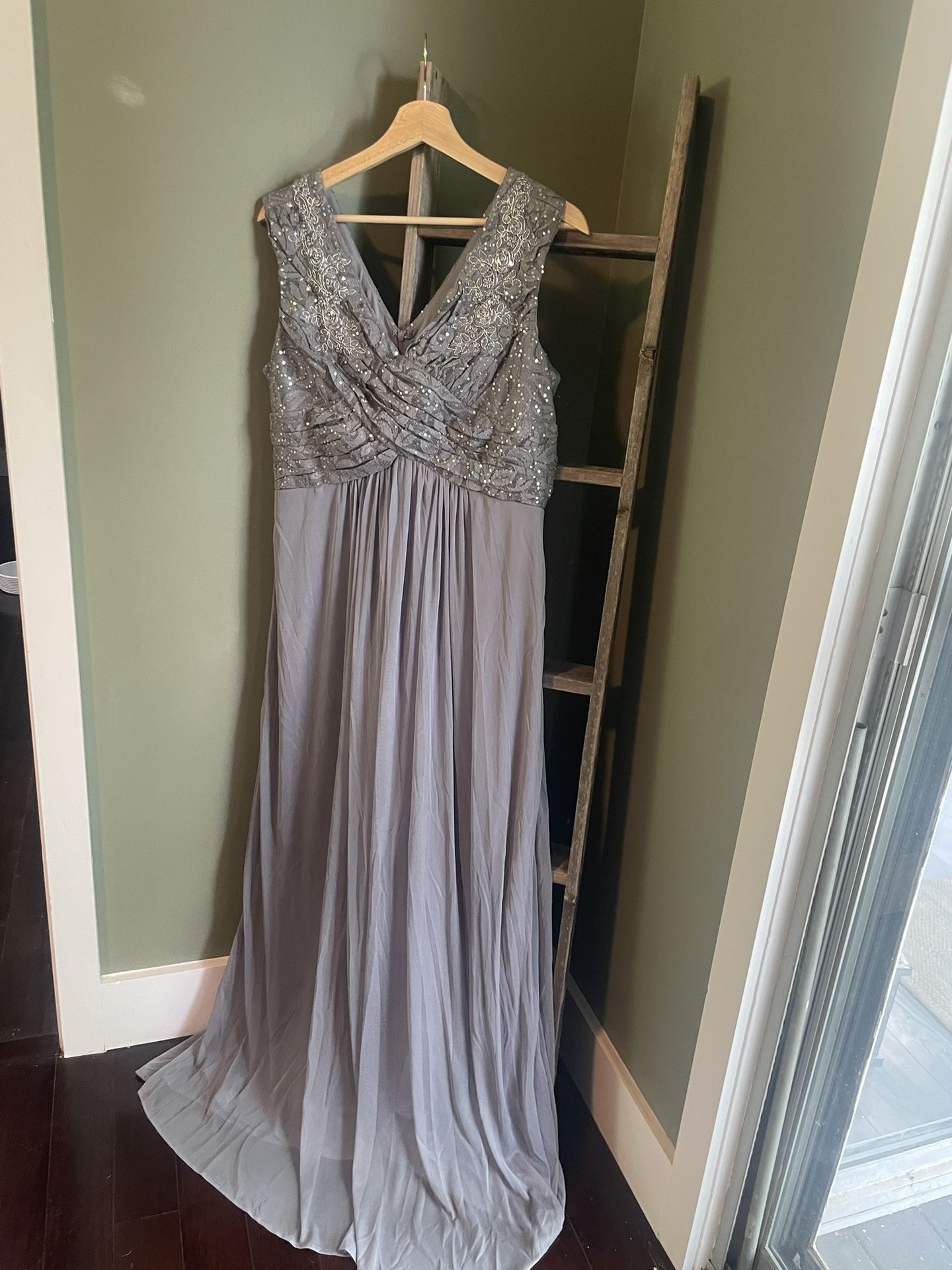New Sz 16 Gown