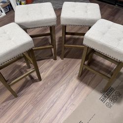 Counter & Bar Stools 