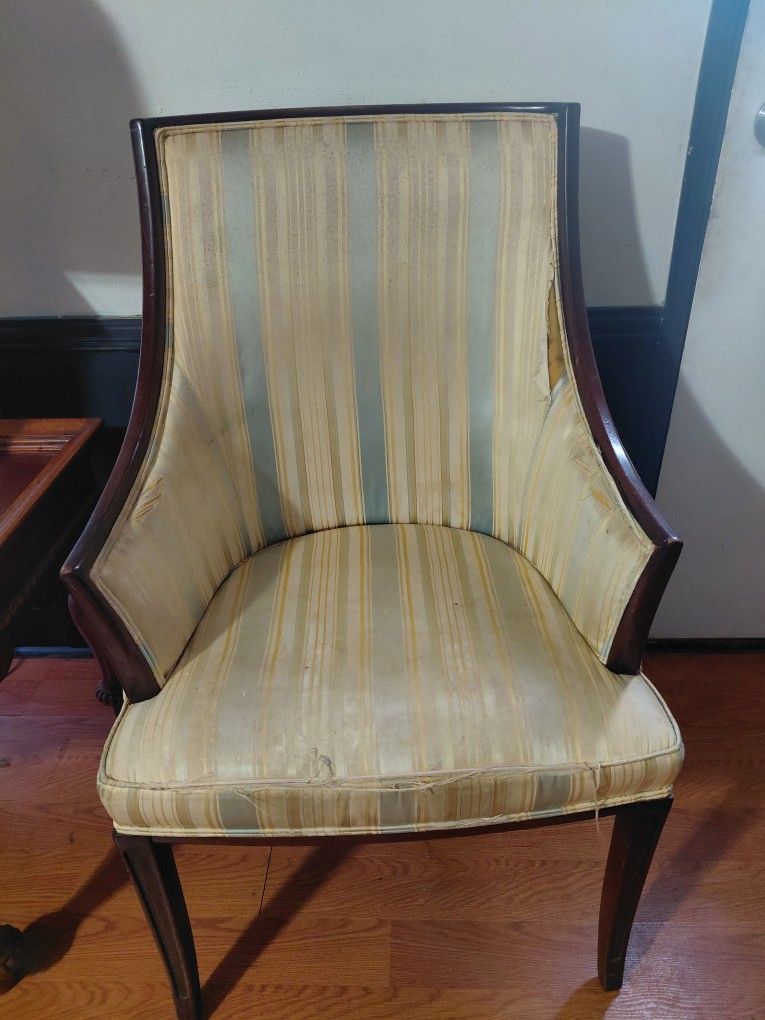 Antique chair.
High back Need to be uphosted
