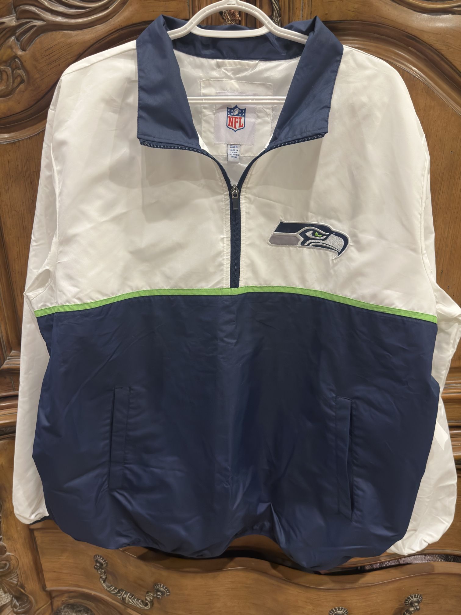 NFL Seahawks Windbreaker Men’s NWT