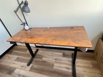 Electric height adjustable standing desk